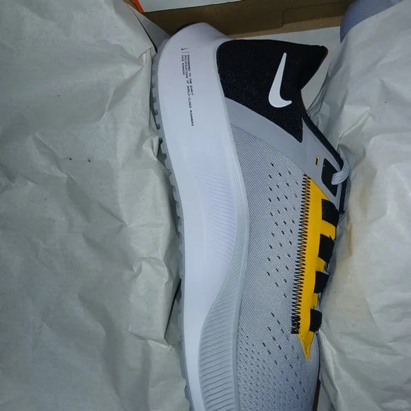 Nike Air Zoom Pegasus 38 in Wolf Grey and Black Pittsburg Steelers. - Picture 8 of 8